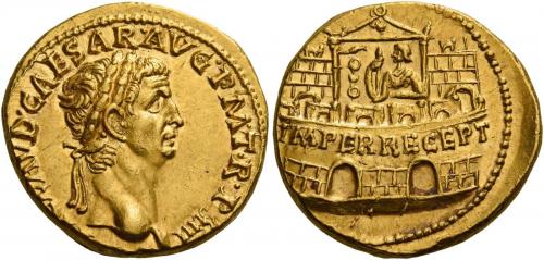 11   -  CLAUDIUS. Aureus.  AV 7.82 g. [TI CL]AVD CAESAR·AVG P M T·R·P IIII Laureate head r. Rev. IMPER RECEPT inscribed on praetorian camp, at the door of which stands Claudius with a standard. Very rare and in superb condition for this interesting issue. A bold portrait and a finely detailed reverse composition, slightly off-centre, otherwise virtually as struck and almost Fdc. 