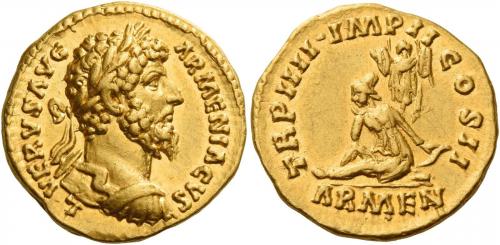 122   -  LUCIUS VERUS. Aureus. AV 7.29 g. ·L·VERVS AVG – ARMENIACVS Laureate and cuirassed bust r. Rev. TR P IIII ·IMP II – COS II Armenia seated l., l. hand resting on bow and quiver; behind, trophy; in exergue, ARMEN. Very rare and in exceptional condition for the issue. Extremely fine / good extremely fine.