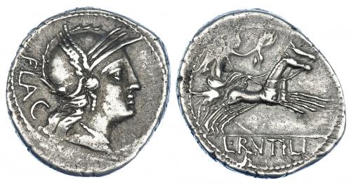118   -  RUTILIA. Denario. Roma (77 a.C.). R/ Victoria en biga; L. RVTILI. CRAW-387.1. FFC-1095. Leves vanos. MBC.