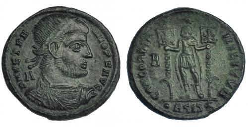 218 - VETRANIO. Centenionalis. Siscia (350). A/ Busto laureado, drapeado y con coraza a der. R/ Emperador a izq. con dos lábaros; CONCORDIA MILITVM, en campo H, exergo .ASIS*. RIC-281. Pátina verde. MBC.