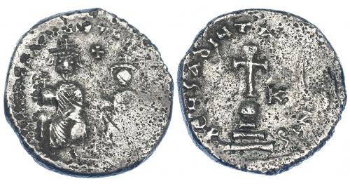 235 - HERACLIO. Hexagrama. A/ Heraclio y Heraclio Constantino entronizados. R/ Cruz sobre globo y tres gradas; en campo K. SBB-798.Ampios vanos y raya. Porosidades. MBC-.