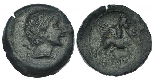 8 - CASTULO. Doble. A/ Cabeza masculina con ínfulas a der. R/ Esfinge a der.; delante estrella, debajo ley. ibérica KaSTiLO. CNH-1. I-694. ACIP-2105. AE 21,21 g. Pequeña grieta. Pátina verde. MBC. Muy escasa.