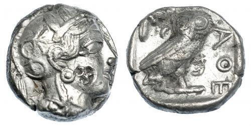 266 - ÁTICA. Atenas. Tetradracma (454-405 a.C.). A/ Cabeza de Atenea a der. En la mejilla contramarca en forma de ¿pájaro volando o flor de lis? R/ Lechuza a der. dentro de cuadrado incuso, detrás rama de olivo, delante AQE y contramarca. AR 16,80 g. COP-34-37. SBG-2526. Contramarcas en anv. y rev. MBC/MBC-.