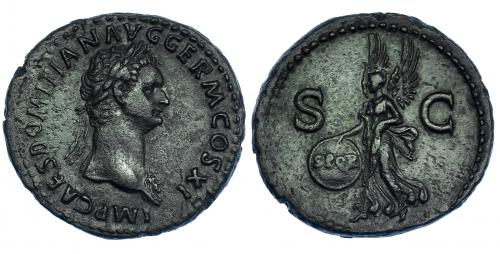 334 - DOMICIANO. As. Roma (85). A/ Cabeza larueada a der. ccon égida; IMP CAES DOMITIAN AVG GERM COS XI. R/ Victoria avanzando a izq. con escudo en el que se lee SPQR. RIC-308. Bonito retrato. Pátina verde oscuro. EBC/EBC-.