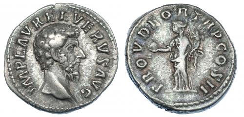 375 - LUCIO VERO. Denario. Roma (161). R/ Providentia a izq. con timón y globo; PROV DEORVM TR P COS II. RIC-463. MBC.