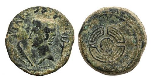 4 - EMISIONES DEL NOROESTE. As. Augusto. A/ Cabeza a izq., detrás caduceo, delante palma; (IMP AVG) DIVI F. R/ Caetra. AE 11,34 g. RPC-3. APRH-3. ACIP-3301. CC-3834, mismo ejemplar. Pátina verde oscuro. MBC. Escasa.