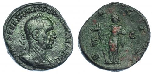421 - TRAJANO DECIO. Sestercio. Roma (249). R/ Dacia a izq. con estandarte rematado en cabeza de asno. RIC-101. Pátina verde con tonos rojos. MBC/MBC-.