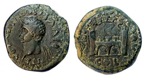 44 - EMERITA. As. Tiberio. A/ Cabeza de Augusto radiada a izq.; DIVVS AVGVSTVS PA-TER. R/ Recinto amurallado de la ciudad; AVGVSTA EMERITA, en exergo COL. AE 15,34 g. RPC-26. APRH-26b. ACIP-3391c. CC-3913, mismo ejemplar. Pátina oscura. MBC+. Escasa.