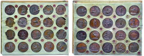 581 - Colección de 40 medallas diseñadas por James Mudie's (1794-1817), emitidas en 1820, muchas de ellas relacionadas con localidades españolas. AE 40-41mm. Acompañada del libro Mudie's National Series of Medals, 152 pp, encuadernación de tapa dura con lomo y canteras de piel.