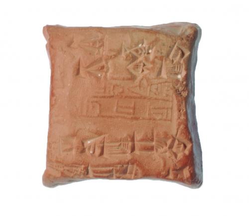 2009 - PRÓXIMO ORIENTE. MESOPOTAMIA. III Dinastía Ur-Neobabilonia. Tablilla (ca. 2000-500 a.C.). Terracota. Con escritura cuneiforme sumeria o acadia. Dimensiones 37 x 34 mm. Ex Bonhams 1 Mayo 2013. Lote 137. Ex. Col. Prof. Norman Totten.