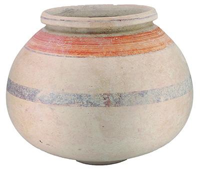 2023 - HISPANIA ANTIGUA. CULTURA IBÉRICA. Urna (IV-II a.C.). Cerámica polícroma. Con decoraciones en banda en el cuello y cuerpo de color rojo oscuro y naranja. Altura 15,9 cm. Diámetro 11,6 cm. Fractura en borde.