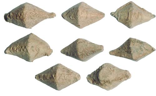 2034 - ROMA. República Romana. Lote de siete glandes (46-45 a.C.). Plomo. Epigrafíados con CN MAG (Cneo Pompeyo Magno). Longitud 4,3-4,5 mm.