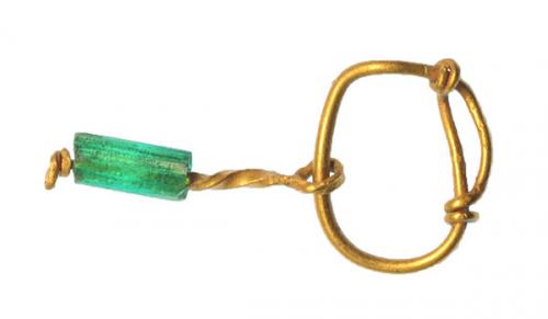 2038 - ROMA. Imperio Romano. Pendiente (I-II d.C.). Oro. Con piedra azul en la parte distal. Longitud 29 mm.