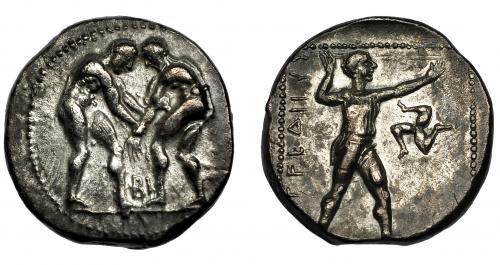 104   -  PANFILIA. Aspendos. Estátera. A/ Dos luchadores, en medio BI. R/ Hondero a der. dentro de cuadrado incuso, delante trisqueles, detrás ley. griega (ES)TFEDIIY(S). COP-229 s. vte. SBG-5388 vte. MBC+.