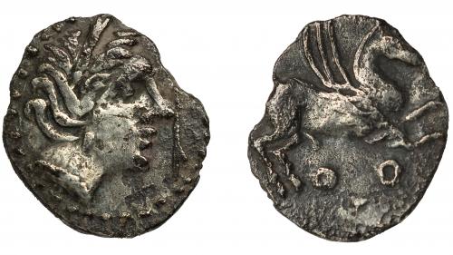 14 - Divisores de imitación ampuritana. Hemióbolo. A/ Cabeza femenina a der. R/ Pegaso volando a der., debajo dos círculos. AR 0,33 g. CNH-167A. ACIP-524 vte. (círculos). CC-934, mismo ejemplar. Pequeña rotura al borde. Leves oxidaciones. MBC. Rara.