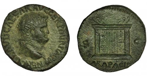 141   -  NERÓN. As. Lugdunum (62-68). R/ Altar con paneles decorados y doble puerta central, en exergo ARA PACIS, S-C. AE 9,91 g. 26,1 mm. RIC-456. Pátina verde rugosa. MBC.