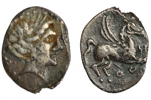 15 - Divisores de imitación ampuritana. Hemióbolo. A/ Cabeza femenina a der. R/ Pegaso con cabeza modificada volando a der., debajo dos círculos. AR 0,37 g. CNH-167. ACIP-525. CC-938, mismo ejemplar. Cospel abierto. MBC. Muy rara.
