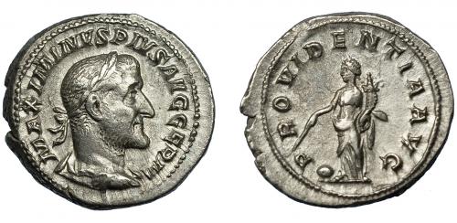 242   -  MAXIMINO I. Denario. Roma (236-238). R/ Providentia a izq. con vara, cornucopia y globo a sus pies; PROVIDENTIA AVG. AR 3,90 g. 20,7 mm. RIC-20. MBC.