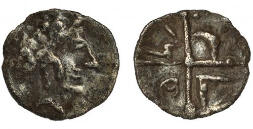 25 - Divisores de imitación masaliota. Tritartemorion. A/ Cabeza femenina a der. R/ Rueda de 4 radios, en los cuarteles círculo, creciente, M y A. AR 0,28 g. CNH-no. ACIP-490. CC-1004, mismo ejemplar. MBC-/MBC. Rarísima.