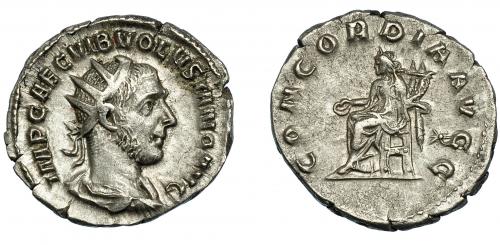 269   -  VOLUSIANO. Antoniniano. Roma (251-253). R/ Concordia sentada a izq. con pátera y cornucopia, en campo estrella; CONCORDIA AVGG. AR 3,38 g. 21,3 mm. RIC-169. MBC+/MBC.