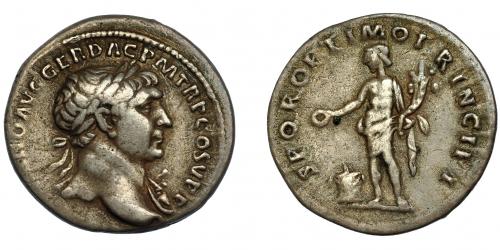 117 - TRAJANO. Denario. Roma (107). R/ Genio con pátera y cornucopia sacrificando sobre altar; SPQR OPTIMO PRINCIPI. AR 3,03 g. 18,6 mm. RIC-183. MBC/MBC-.