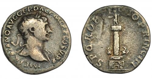 122 - TRAJANO. Denario. Roma (113-114). R/ Columna de Trajano con estatua del emperador sobre ella y dos águilas en la base; SPQR OPTIMO PRINCIPI. AR 3,14 g. 18,4 mm. RIC-293. Hoja en rev. BC+. Venta privada en La Lonja del Almidón. Conserva sobre original.