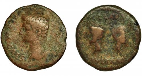 14 - IULIA TRADUCTA. Dupondio. Augusto. A/ Cabeza a izq.; delante PERM CAES deträs AVG. R/ Cabezas opuestas de Cayo y Lucio; C L CAE(S)/ IVL TRAD. I-1610. AE 18,57 g. 31,6 mm. RPC-98 vte. Ley. Anv. APRH-98 vte. ACIP-3342 vte. RC. Muy rara.