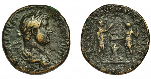 154 - ADRIANO. Sestercio. Roma (134-138). R/ Adriano saludando a Mauritania; entre ellos altar y vexillum; ADVENTVI AVG MAVRETANIAE, SC. AE 25,33 g. 32,7 mm. RIC-897. Erosiones. MBC-/BC-. Rara. Venta privada en La Lonja del Almidón. Conserva sobre original.