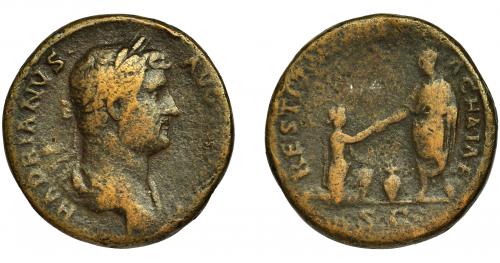 156   -  ADRIANO. Sestercio. Roma (134-138). R/ Adriano dando la mano a Achaea, arrodillada ante él; entre ellos ánfora; RESTITVTORI ACHAIAE, SC. AE 22,31 g. 31,3 mm. RIC-938. BC. Rara.
