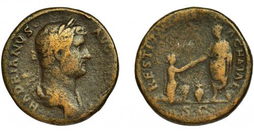 156 - ADRIANO. Sestercio. Roma (134-138). R/ Adriano dando la mano a Achaea, arrodillada ante él; entre ellos ánfora; RESTITVTORI ACHAIAE, SC. AE 22,31 g. 31,3 mm. RIC-938. BC. Rara.