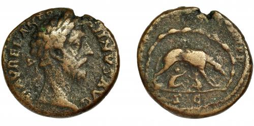 176 - MARCO AURELIO. As. Roma (179-180 d.C.). R/ Loba amamantando a Rómulo y Remo; SC. AE 8,56 g. 24 mm. RIC-1247. BC+.