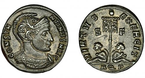 248 - CONSTANTINO I. Follis. Aquileia (320). R/ VIRTVS EXERCIT, en el estandarte VOT/XX, en campo S-F, exergo AQP. AE 2,75 g. 18 mm. RIC-48. EBC-.