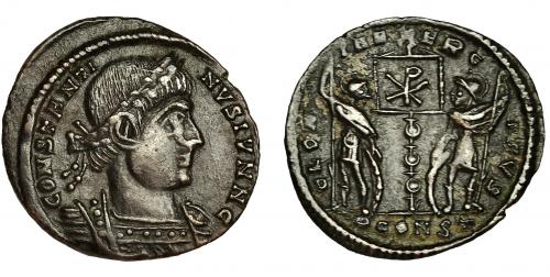 255 - CONSTANTINO I. Follis. Arelate (336). R/ GLORIA EXERCITVS, exergo PCONST. AE 1,36 g. 17 mm. RIC-394. MBC+.
