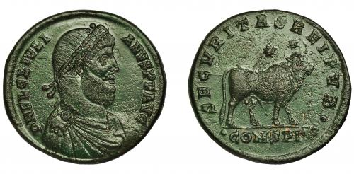 267 - JULIANO. Doble maiorina. Constantinopolis (361-363). A/ Busto diademado con coraza y manto a der.; D N FL CL IVLIANVS PF AVG. R/ Toro a der., encima dos estrellas; SECVRITAS REI PVB, exergo . CONSPF(palma). AE 8,44 g. 29 mm. RIC-162. Pátina verde con pequeñas erosiones. MBC.