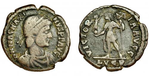 268 - MAGNO MÁXIMO. Follis. Lugdunum (383-388). A/ Busto con diadema de perlas, coraza y manto a der. R/ Magno Máximo con lábaro y victoria sobre globo; VICTORIA AVGG, exergo LVGP. AE 4,59 g. 24 mm. RIC-33. Cospel abierto. BC+.