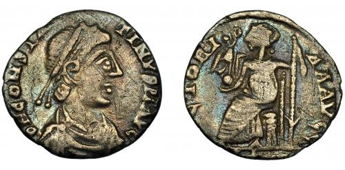 269 - CONSTANTINO III. Silicua. Ceca no visible (407-411). R/ VICTORI-A AAVGG(G). AR 1,13g. 15 mm. Rayitas. MBC-. Escasa.