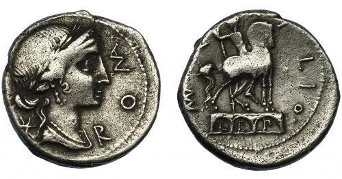 27 - AEMILIA. Denario. Roma (114-113 a.C.). R/ Estatua ecuestre sobre arquería. AR 3,44 g. 18,5 mm. CRAW-291.1. FFC-103. MBC-.