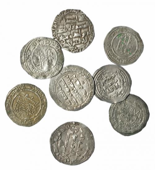 270 - Lote 8 dirhems: 3 emirales y 5 califales. MBC.