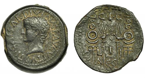 3 - ACCI. As. Tiberio. A/ Cabeza laureada a izq.; TI CAESAR DIVI AVG F AVGVSTVS. R/ Dos aquilae entre dos signa; C I G/ L-I-II/ A-CC-I. AE 15,82 g. 28,9 mm. I-39. RPC-139. APRH-139. ACIP-3007. Pátina oscura. MBC.