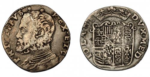 301 - FELIPE II. Dinero de 20 sueldos. S/F. Milán. CR-34/A vte. con dos florones sobre la cabeza. MBC-.
