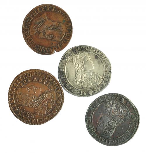 302 - FELIPE IV. Lote 4 jetones: Felipe II (1), Felipe IV (1), Carlos II (2). MBC-/MBC.