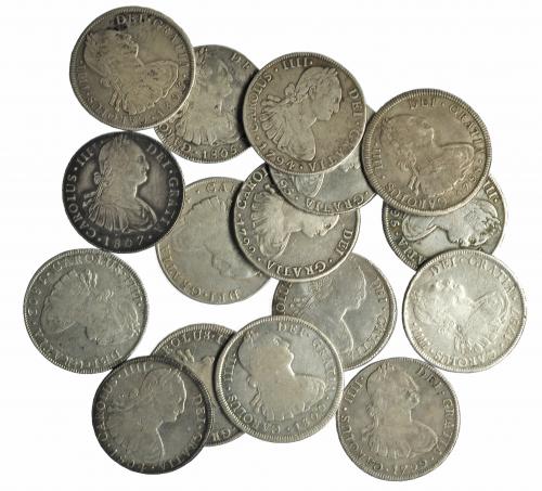 321   -  CARLOS IV. Lote de 16 moneda de 8 reales de Potosí diferentes, 2 con resellos chinos. BC+/MBC.