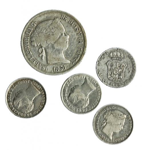 338 - ISABEL II. Lote 5 piezas: 1 real (3), 40 cts. de escudo (1), medalla de proclamación módulo 1 real (1). MBC-/MBC+.