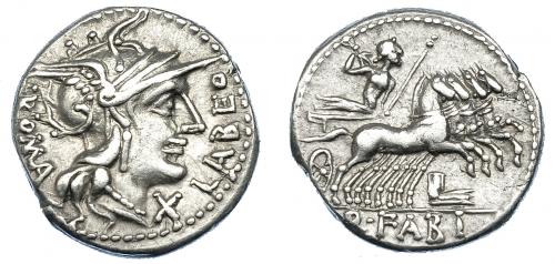 34 - FABIA. Denario. N. de Italia (129 a.C.). A/ Cabeza de Roma a der., alrededor: X LABEO ROMA. R/ Júpiter en cuadriga a der., debajo proa; en exergo Q. FABI. AR 3,95 g. 18 mm. CRAW-273.1 (vte). FFC-698. MBC+/MBC.