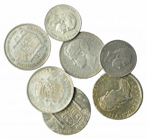 356 - ALFONSO XII. Lote 7 monedas: 8 reales (2) Fernando VII, ambos con soldadura quitada; 50 centavos de peso 1885, Manila, Alfonso XII (2); 5 pesetas: Alfonso XII 1898 (2), Amadeo I 1871 *75 (1). MBC-/MBC+.