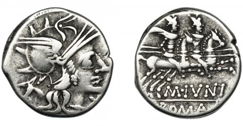 37   -  JUNIA. Denario. Roma (145 a.C.). A/ Cabeza de asno detrás de la cabeza de Roma. R/ Ley. MIVNI. AR 3,48 g. 18,2 mm. CRAW-220.1. FFC-778. MBC-.