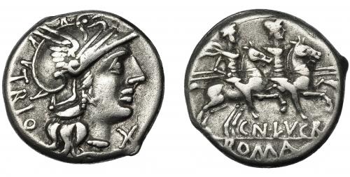 38 - LUCRETIA. Denario. Roma (136 a.C.). A/ Ley. TRIO. AR 3,97 g. 17,8 mm. CRAW-237.1a. FFC-822. MBC.