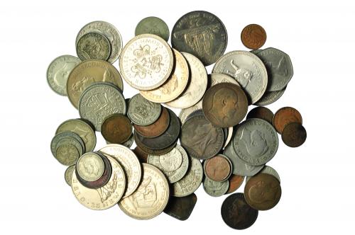 383 - GRAN BRETAÑA. Lote 60 monedas extranjeras (Gran Bretaña, Commonwealth y colonias) de varios valores, 13 de ellas de plata. MBC a SC.
