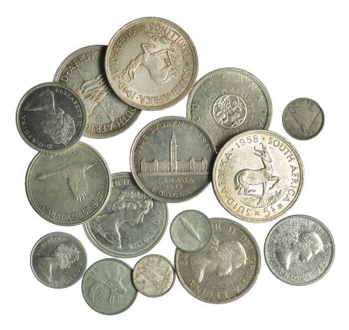 386   -  Lote 15 piezas de Canadá y Sudáfrica: 8 monedas tamaño duro, 2 de 1/2 duro y 5 fraccionarias. De MBC a SC.