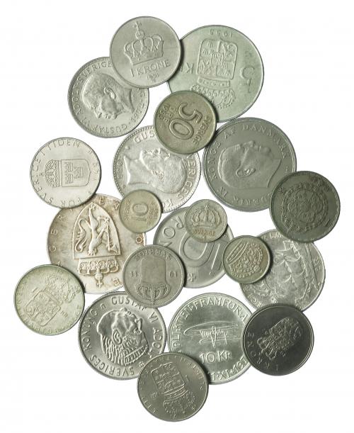 387   -  Lote 20 piezas, 11 de ellas de plata: Dinamarca (2); Noruega (3), Suecia (15). De MBc a SC.